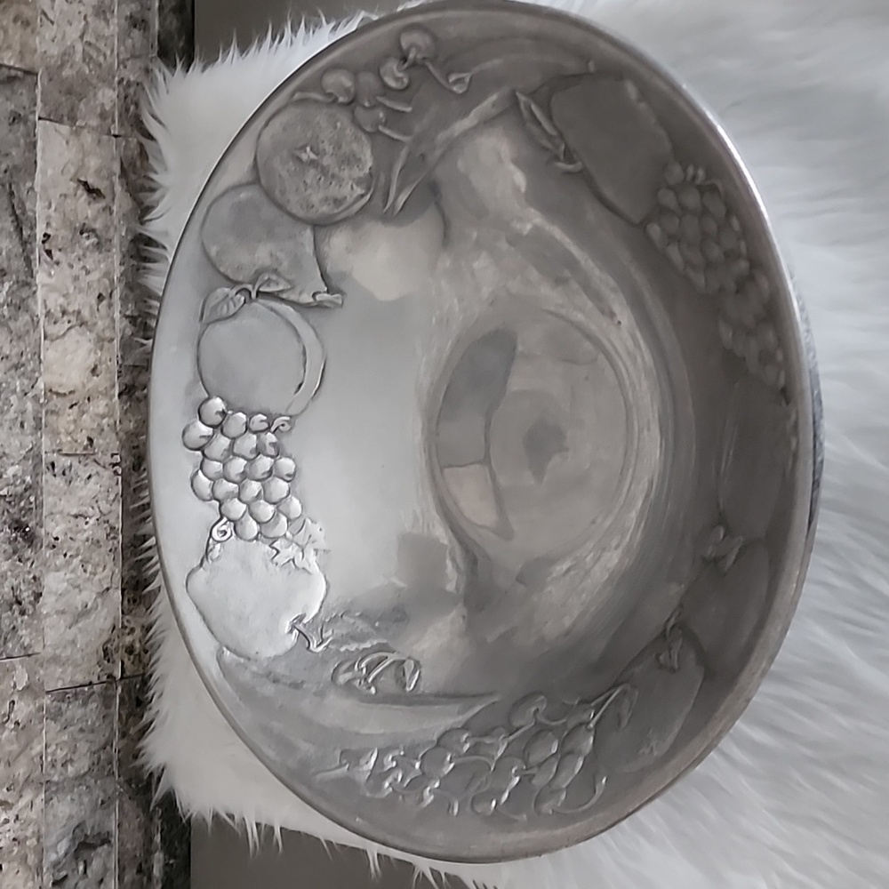 Wilton Vintage Large Elegant  Fruit Embossed Bowl Handcrafted In USA